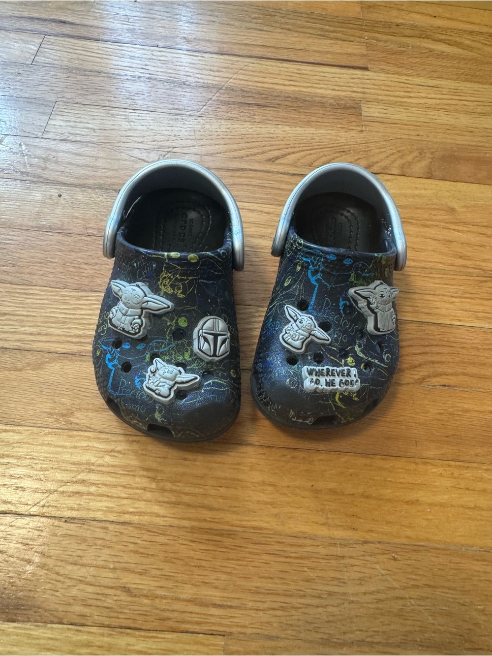 CROCS Star Wars Toddler Black Grogu/Mandalorian Print Clogs w/Character Jibbitz
